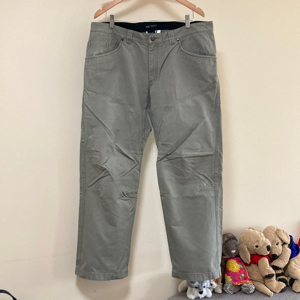 Men’s  Arc’teryx pants/ authentic